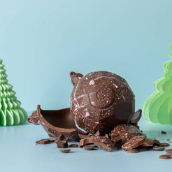 Oat M!lk Chocolate Smash Bauble with Mini Dark Chocolate Stars & Oat M!lk Buttons inside (vf) – view 2